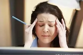 为什么别人45看起来像30，你20岁却像已经30岁了的样子图片