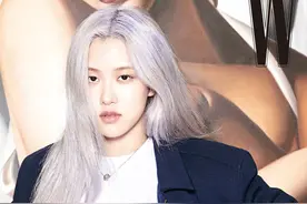 朴彩英紫发造型，以惊艳紫发和轻透裸妆出镜，时尚表现力不俗图片