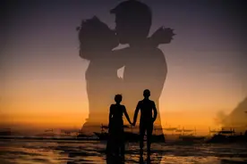 婚姻的真相是否如此扎心，原本相爱的两个人，会从亲密无间变得无话可说？图片