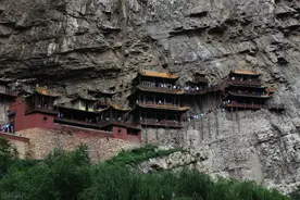国内这15个建在悬崖上的建筑，惊险又震撼，你敢去打卡哪个呢？图片