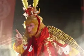 62岁六小龄童再扮孙悟空，杨迪现场泪洒，感慨：特别特别特别感动图片