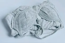 ​日本艺术家雕刻女性贴身衣物，太过逼真，让人忍不住想摸一把图片