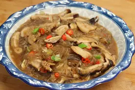 猪肉炖粉条，教您好吃做法，简单又美味，一大锅不够吃图片