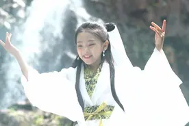 “小白娘子”陶奕希疑遭校园暴力？脸被画成猪头，备受侮辱不回应图片
