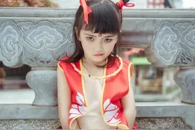 7岁女孩模仿“魔童”哪吒，一举一动惟妙惟肖，简直就是哪吒本吒图片