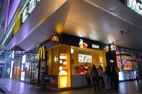 麦当劳成为过夜族天堂背后，泄露了哪些购物机理学？图片