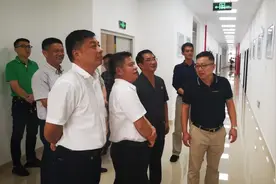 泉州台商区管委会主要领导调研指导台商区办公区工作图片