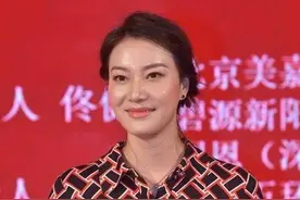 谢杏芳178cm身材好惊艳，穿几何图案连体裤亮相，1米5长腿太抢镜图片