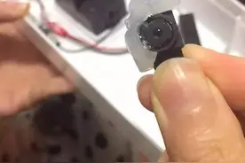 房东老头偷窥女租客，租客报警，老头治安拘留十日，罚款500元图片