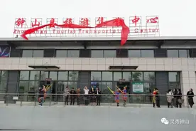 【灵秀钟山 水墨画廊】喜讯！钟山县旅游集散中心正式揭牌啦！来看看是做什么的图片