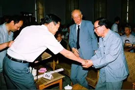 赵忠尧：抱着咸菜坛子，赖在清华大门不走，校长出门后却泪湿衣襟图片