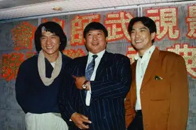 59岁元彪全家近照，与初恋相守34年，与洪金宝成龙过命交情图片