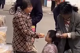 两张网红对比照刷爆朋友圈：一个家最无可救药的穷，是心穷图片