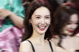 金晨挑战高难度舞蹈动作，身材火辣大秀女团腰图片