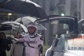 载人龙飞船在大雨中发射，印度人莫名兴奋，因为指令长是印度裔？图片