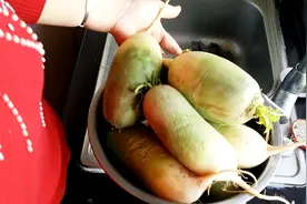 张姐教你萝卜干的储存方法，做法简单方便，放一年都不会坏！视频封面