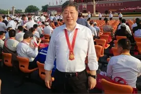 出现在天安门现场的山东企业家们图片