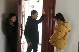 丈夫出门感觉妻子不对劲，回家见门被反锁，进屋果然搜出证据视频封面