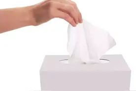 这种纸，只能用来擦屁股，但不少人还傻傻用来擦嘴！说的是你吗？图片