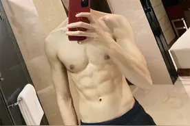 终于到男星内卷了？龚俊张新成为角色狂健身，这组好身材看到赚到图片