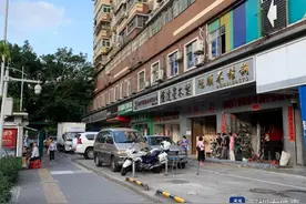 深圳一小区飘臭居民不敢开窗，部门：雨水排口错接污水管，将改造图片