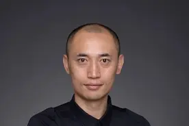 【龙江少儿篮球教学系列】省男篮教练高杉胸前传球和肩上传球练习图片
