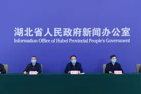 “恩施土豆兄弟”感谢“天津麻花大哥”，给援鄂医疗队送来43双西兰卡普鞋图片