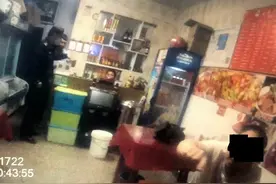 男子跟朋友聚会吃饭，一顿骚操作后，刑拘了！图片