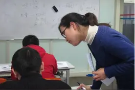 教师的“30%绩效工资”，到底归学校还是老师，现实没那么简单图片