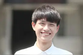广州一中数学老师颜值太高，被网友喊“出道”图片