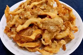 炸蘑菇，不要直接裹面粉炸，牢记“2窍门”，炸好后香酥味道好图片