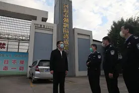 叶春球检查重点场所疫情防控工作图片