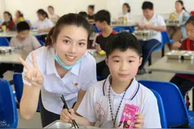光明乳业向兰考县希望小学捐赠学生奶图片