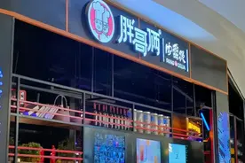 又一网红店翻车！胖哥俩肉蟹煲被曝大量使用过期食材图片