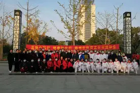 一招一式总关情——“温暖夕阳红 健康伴我行”来鹤台活动见闻图片