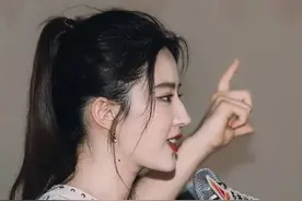刘亦菲，你的微笑，像一种毒药，每天想他想到睡着图片