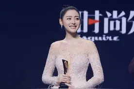 张天爱简直美得不像话！身穿薄纱亮片羽毛球端庄优雅，仙气飘逸图片