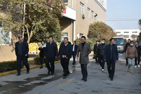 宿迁市副市长章其波、市政协副主席丁立江一行莅临远发股份就加快培育和壮大绿色建材产业链开展调研指导工作图片