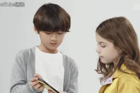 10岁韩国正太与美国8岁萝莉，如何甜哭了5000万网友图片