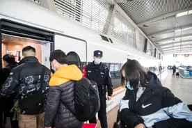 【节日我在岗】上海铁路公安处乘警王涛 “沪”你一路平安图片