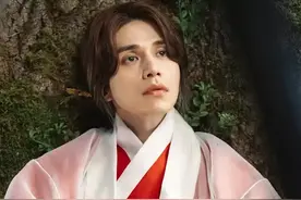 又一韩星滤镜破碎，李栋旭被扒毫无实绩，参加活动主场都进不去图片
