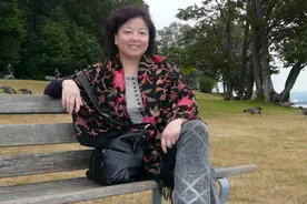 作家方方走进课堂，被称为“巾帼英雄”图片