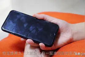 @齐齐哈尔人怎样清洗手机屏幕上的油腻？图片