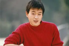 出道16年零绯闻，20年坚守唤醒父亲，佟大为成功离不开这3个女人图片