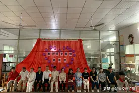 秋雨中的教师节 弘毅学校的师生们这样做图片