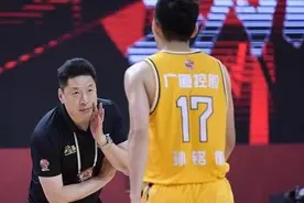 吉林队12分钟狂追30分，气得李春江破口大骂：传球啊，输了算我的图片