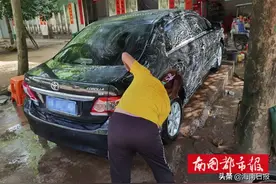 海口这几家洗车场居然用这种水洗车，相关部门将介入调查图片