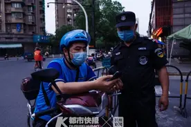 数字技术带来平等工作机会，90后杭州无声蓝骑士成跑单王月入过万图片