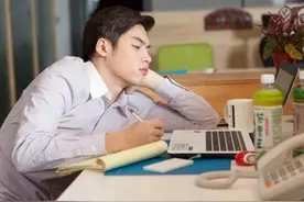一项通知下发，员工将告别996和715工作制，90后的快乐回来了图片