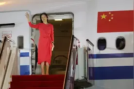 8000万人接机！等待1028天，全中国最刚的女人回来了图片